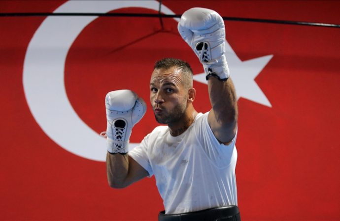 ‘Demir Yumruk’ Şükrü Altay 40 yaşında ünvan maçına çıkacak