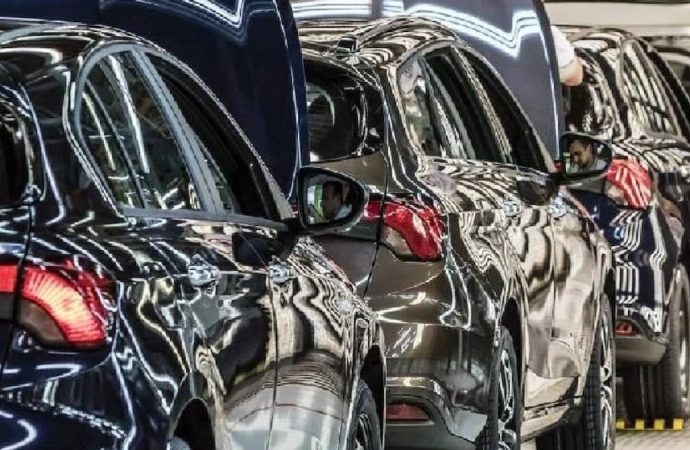 General Motors karar değiştirdi: Üç markayla birden gelecek