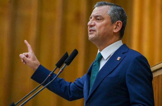 Özel 2016’da dokunulmazlıkların kaldırılması konusunda özür diledi