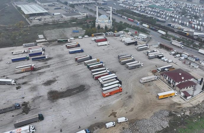 Vali otoparkı açtı, Kapıkule’deki tır kuyruğu bitti