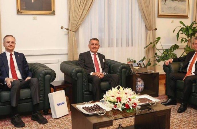 TÜSİAD, Özgür Özel ve AKP’li Ala’yı ziyaret etti