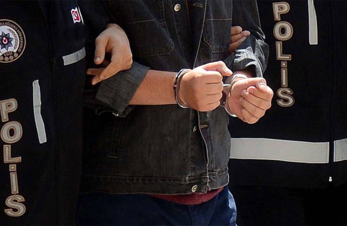 Emekli polis uyuşturucu sevkiyatında yakalandı