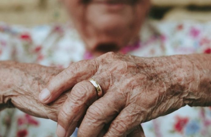 CHP’li Pala sordu: 65 yaşın üstündeki kanser hastaları bazı ilaçlara erişemiyor mu?