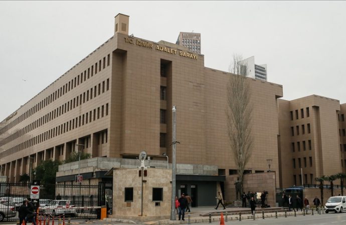 İzmir’de ihale usulsüzlüğü operasyonu: Üçü belediye çalışanı 4 kişi gözaltında