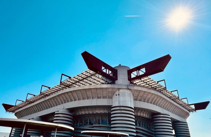 İki dev rakip bir oldu, Milano’nun ünlü stadı San Siro’yu satın aldı