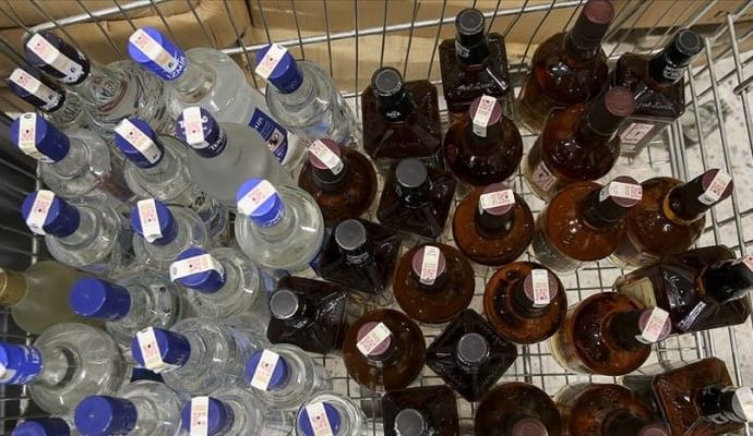 Sahte ve kaçak içki operasyonu: 30 bin şişe alkollü içkiye el kondu