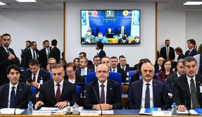 Şimşek oran verdi: Türkiye’de vergi yükü yüksek değil