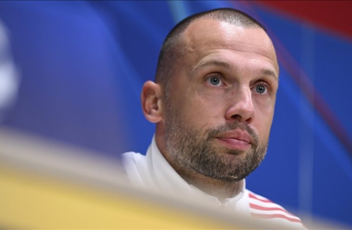 Galatasaray yenilgisi Ajax’a teknik direktör kovdurdu