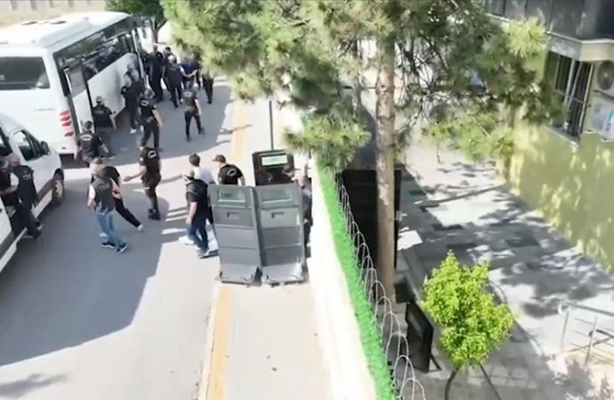 FETÖ operasyonlarında 67 şüpheli tutuklandı