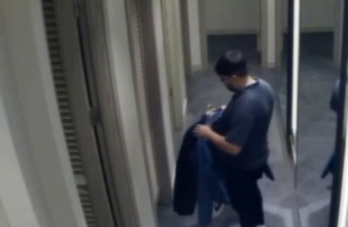 Giysi deneme bahanesiyle 1 milyonluk vurgun yapmışlar