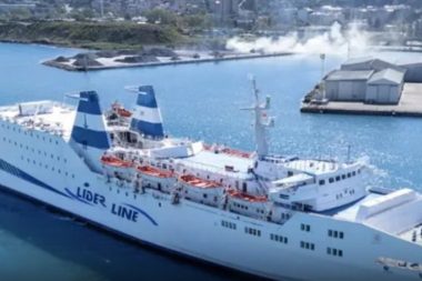 Ruslar gemiyi üç gündür açıkta bekletiyor