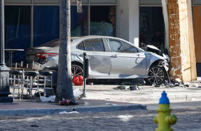 Polisten kaçarken otomobiliyle gece kulübüne girdi: 4 ölü, 13 yaralı