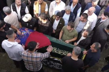 Patlamada ölen çocuk işçiler son yolculuğa uğurlandı