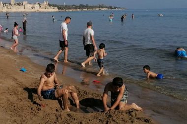 Tarih 9 Kasım, burası Mersin, herkes denizde