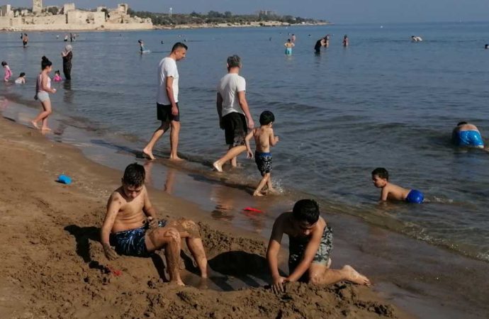 Tarih 9 Kasım, burası Mersin, herkes denizde