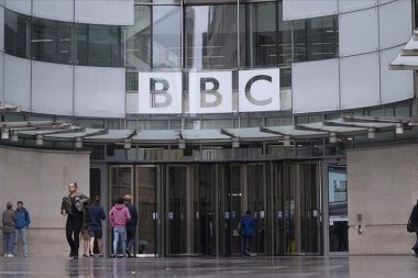 BBC’de deprem: Trump belgeseli genel müdürün ve haber dairesi yöneticisinin başını yedi