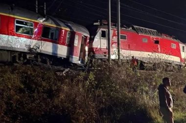 Slovakya’da iki yolcu treni birbirine girdi: 30 yaralı