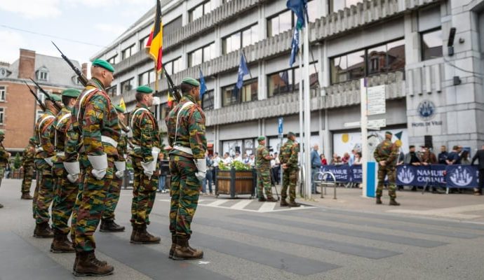 Belçika 17 yaşındaki gençleri gönüllü askerliğe çağırdı