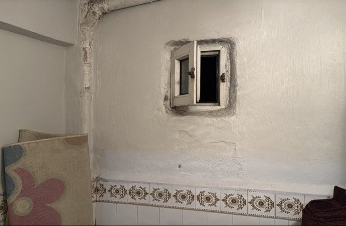 Yenidoğan bebeği poşete koyup pencereden attı