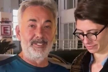 Sevgilisiyle görüntüledi, muhabirleri kibarca uyardı