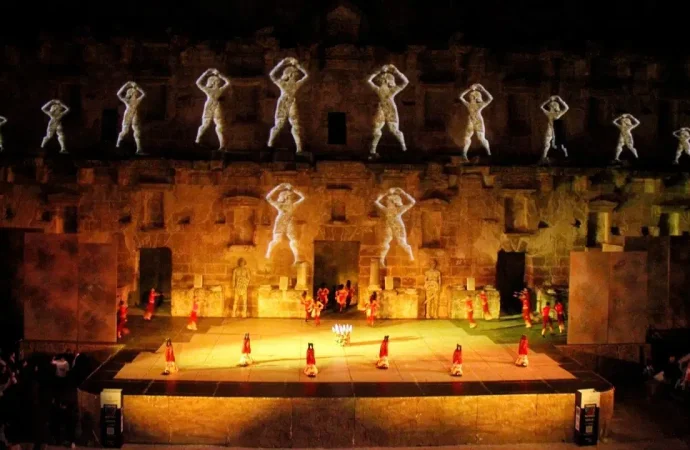 ‘Anadolu Ateşi’ Aspendos’ta izleyiciyle buluştu