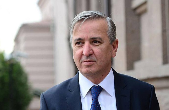 Aydın Ünal’ın Atatürk’ü hedef alan yazısı kaldırıldı