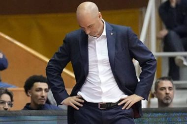 Barcelona’da Joan Penarroya görevden alındı