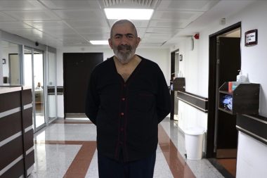 ’15-20 gün içinde nakil olmazsan öleceksin’ dendi, kızının karaciğer bağışıyla hayata tutundu