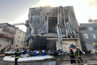 Yangında sağ kurtulan Aras: Yangın merdiveni ya da acil çıkış kapısı olsaydı kendimizi kurtarırdık