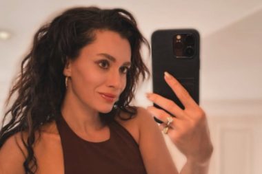 Hande Doğandemir tek taşını gözümüze soktu