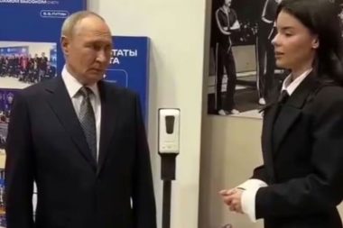 Putin’in gerçek boyu ortaya çıktı
