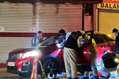 Bir kadını, sonra iki kişiyi daha öldürdü, aranıyor