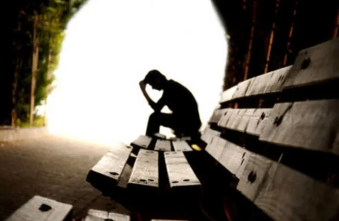 Sevgilisinin aşağılamalarına sürekli boyun eğen dört erkek burcu