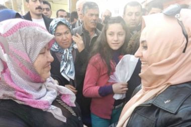 Anne-oğul gümrükte el konan eşyaları satmışlar