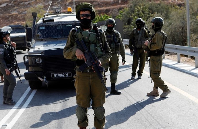 İsrail Batı Şeria’da iki evi işgal edip ‘askeri karargah’ yaptı