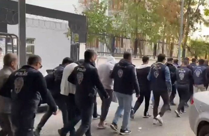 2,7 milyar TL’lik yasa dışı bahis çetesi çökertildi