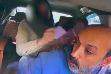 ‘Yolu uzattın’ diyen kadın taksiciyi hastanelik etti