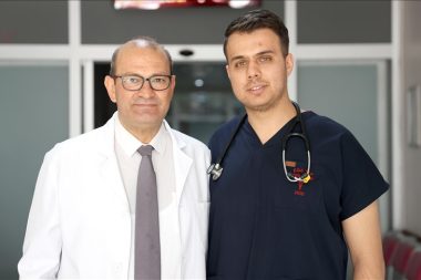 Çocukluğunu geçirdiği hastanede babasıyla doktorluk görev yapıyor