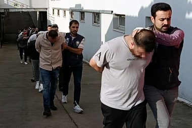 Şebeke çökertildi: ‘Sizi dolandırdım, birbirinize zarar vermeyin’