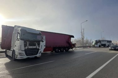 Erzurum’da yolcu otobüsü TIR’a çarptı: 11 yaralı