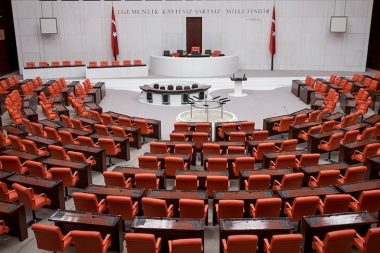 Özel ve Hatimoğulları’nın dokunulmazlık dosyaları Meclis’e geldi