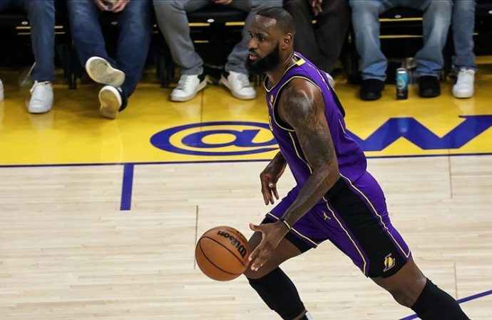 LeBron James’in rekor kırdığı maçı Lakers rahat kazandı