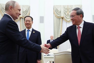 Putin Moskova’da Çin Başbakanı Li’yle görüştü