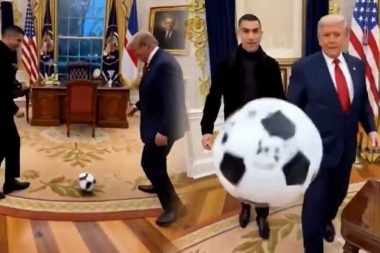 Trump ve Ronaldo ofiste ‘maç yaptı’