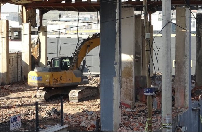 7 kişiye mezar olmuştu: O fabrika yıkılıyor