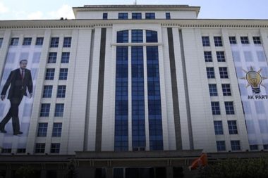 AKP koridorlarında moral bozan anket