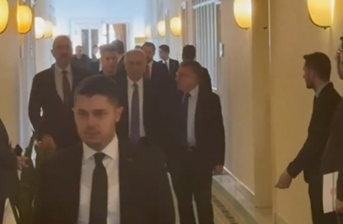 Ankara’da İmralı oylaması öncesi sürpriz görüşme