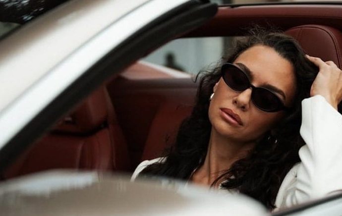 Birce Akalay ehliyetini kaptırdı