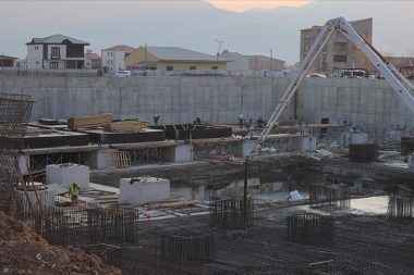 Hakkari’de sismik izolatörlü iki hastane inşa ediliyor
