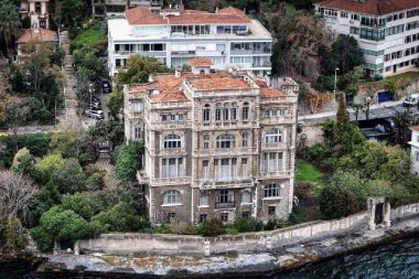 Boğaz’ın en ihtişamlı yalısı satılıyor: Zeki Paşa Yalısı’na paha biçilemiyor